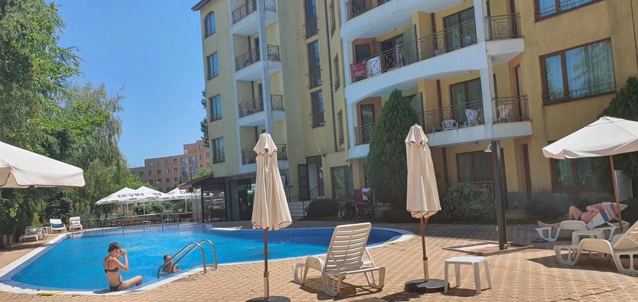 Golden Dreams Apartment Pantai Sunny Bagian luar foto