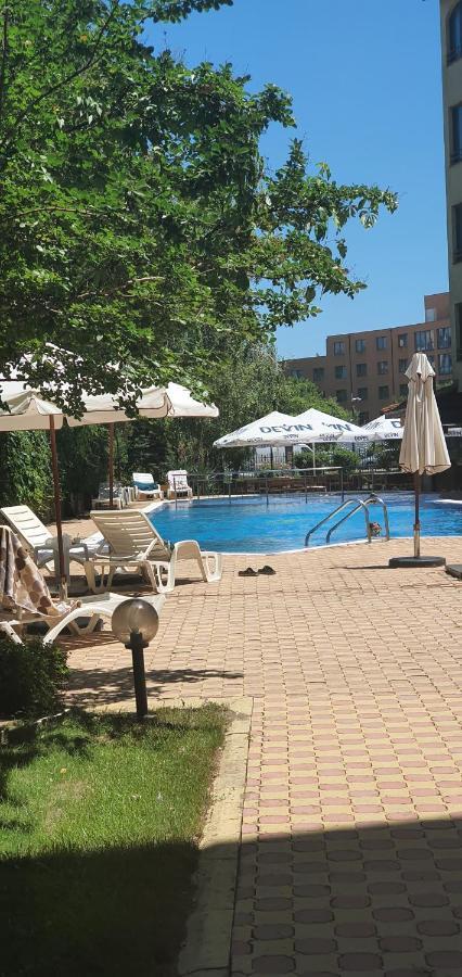 Golden Dreams Apartment Pantai Sunny Bagian luar foto