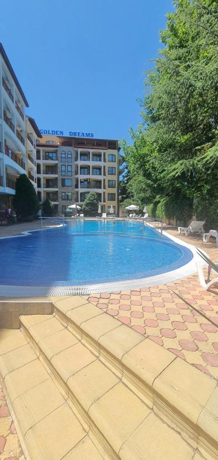 Golden Dreams Apartment Pantai Sunny Bagian luar foto