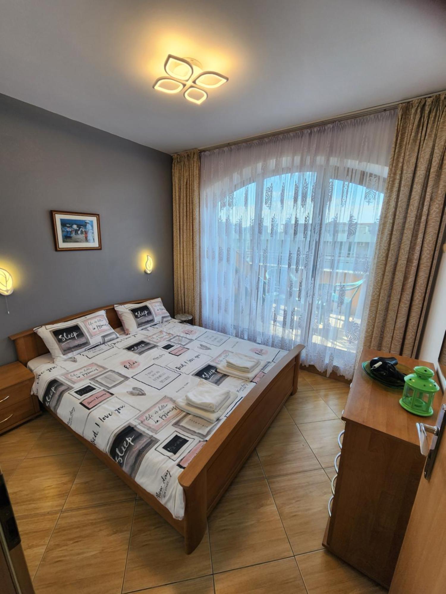 Golden Dreams Apartment Pantai Sunny Ruang foto