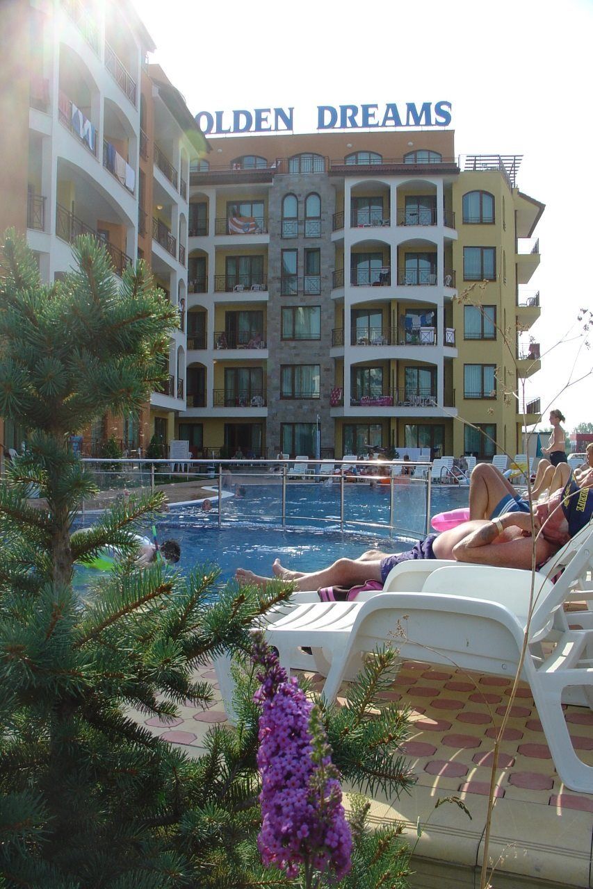 Golden Dreams Apartment Pantai Sunny Bagian luar foto